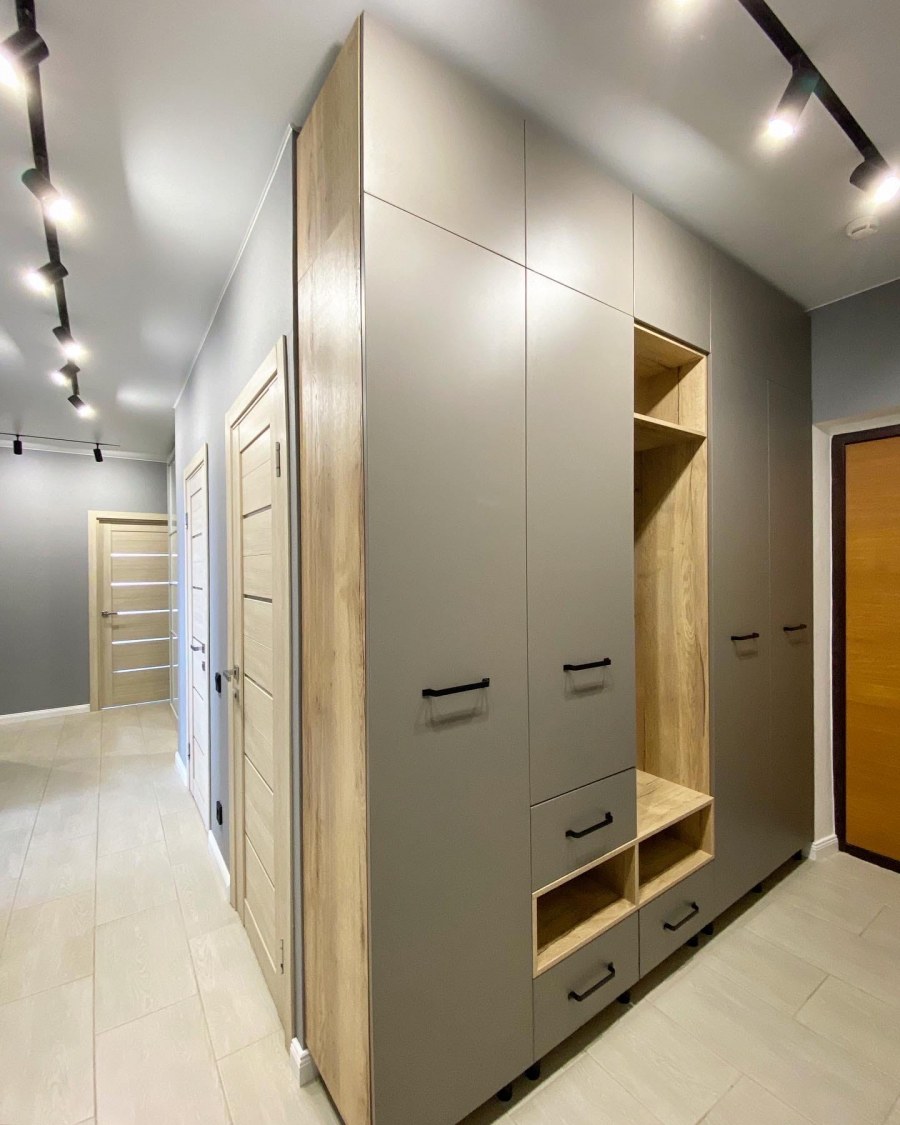 Прихожая комната узкая