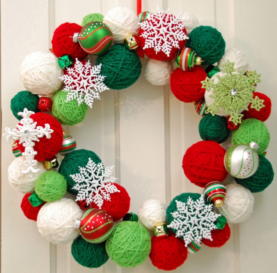 Венок из клубочков