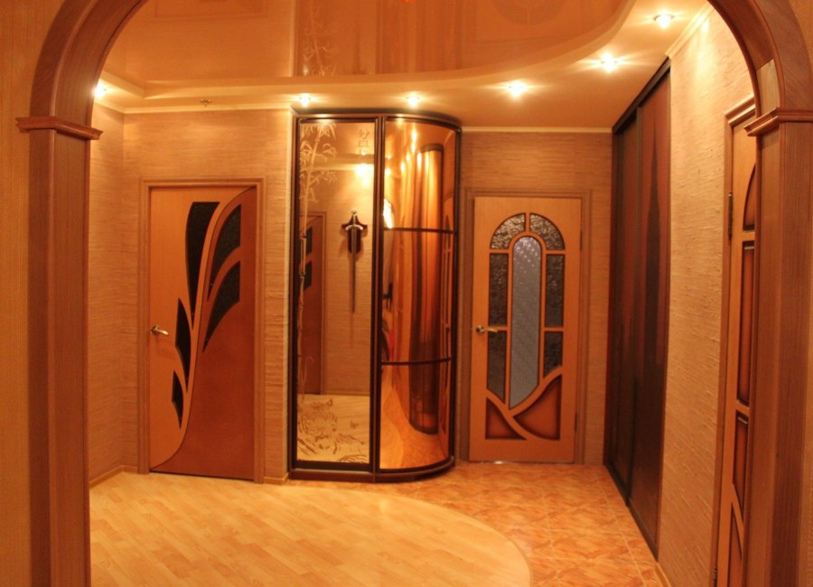 Двери прихожей и арка