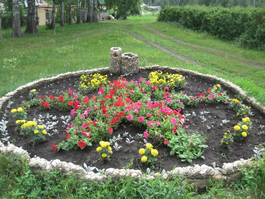 Клумба звезда