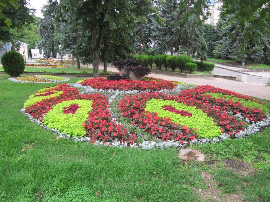 Клумба трехъярусная Альпийская