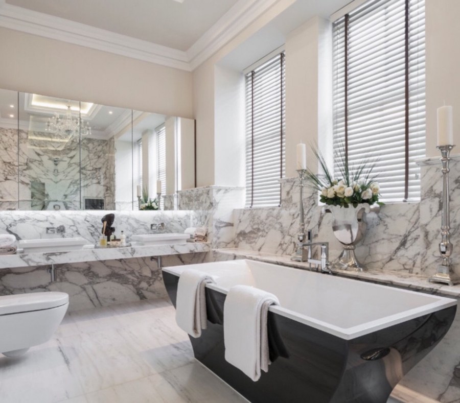 Мраморная ванная комната