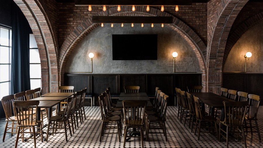 Романская базилика интерьер