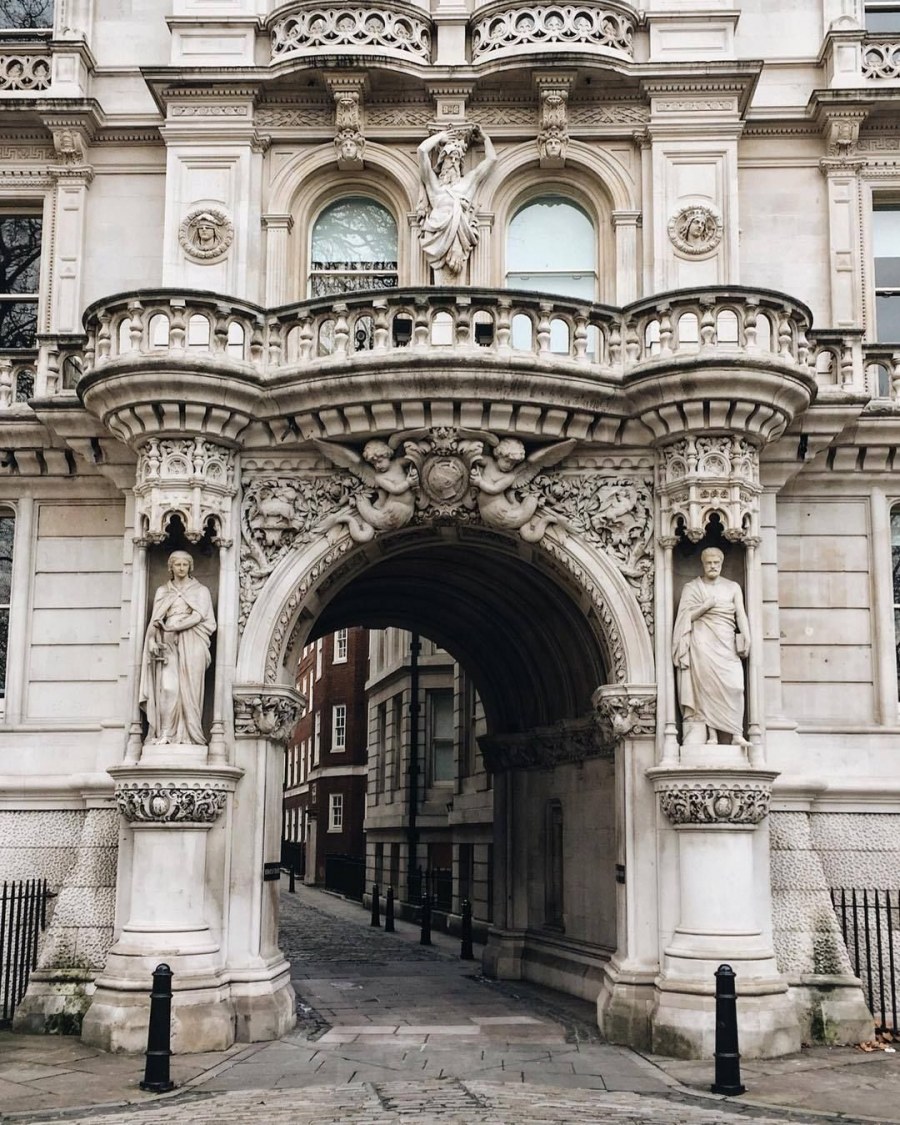 Красивые здания в стиле Барокко