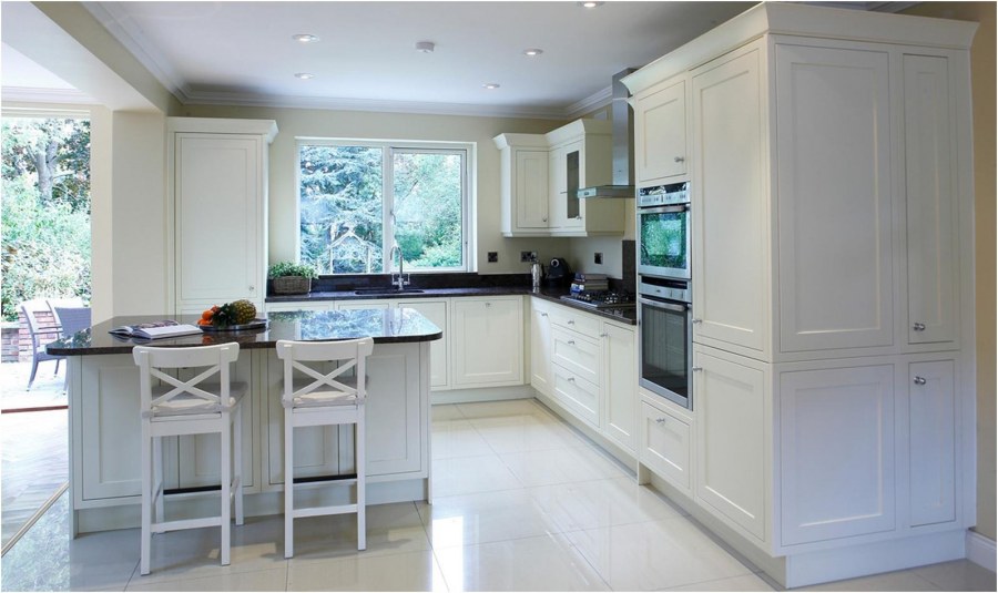 П образные кухни с островом