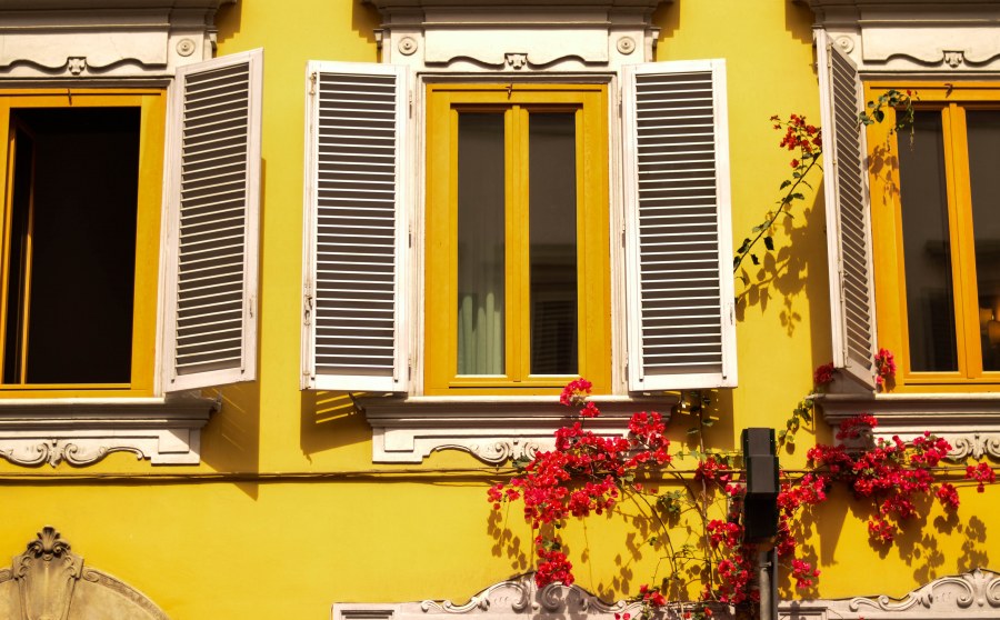 Окно со ставнями Италия
