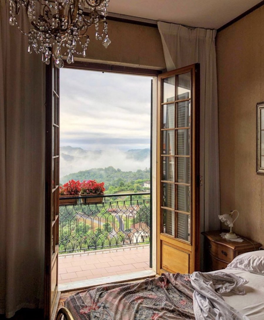 Окно с красивым видом