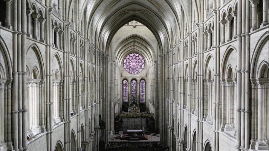 Шартрский собор внутри