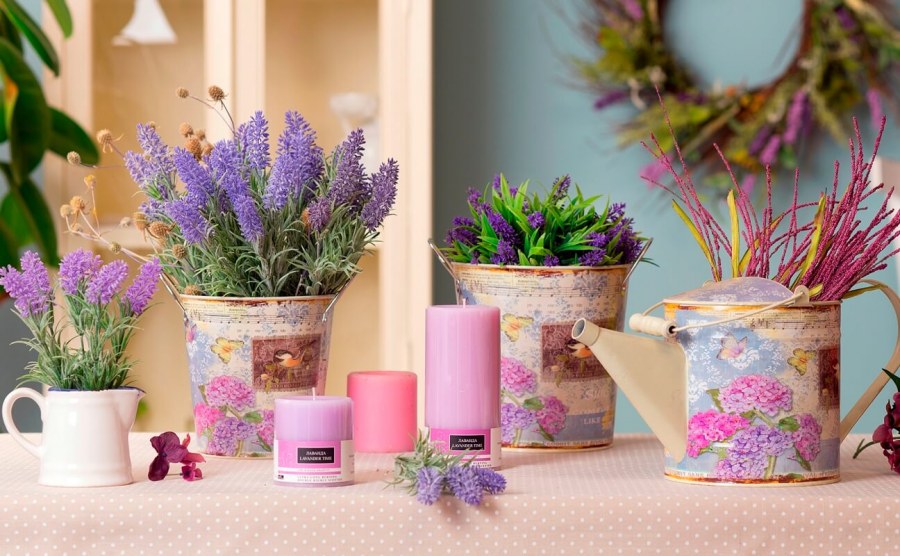 Композиция из искусственных цветов в стиле Прованс