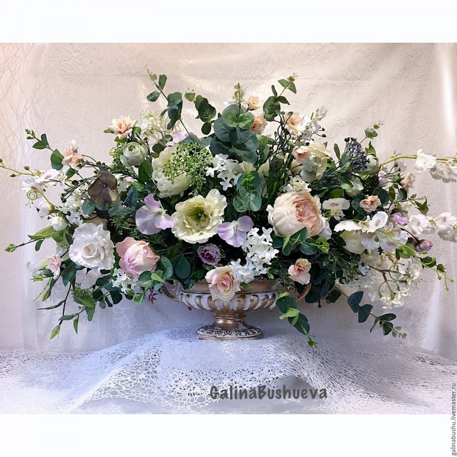 Композиция из искусственных цветов в стиле Прованс