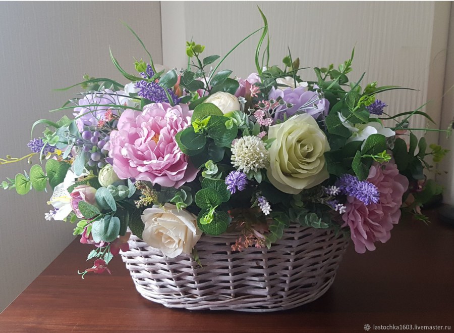 Композиции из искусственных цветов в Провансе