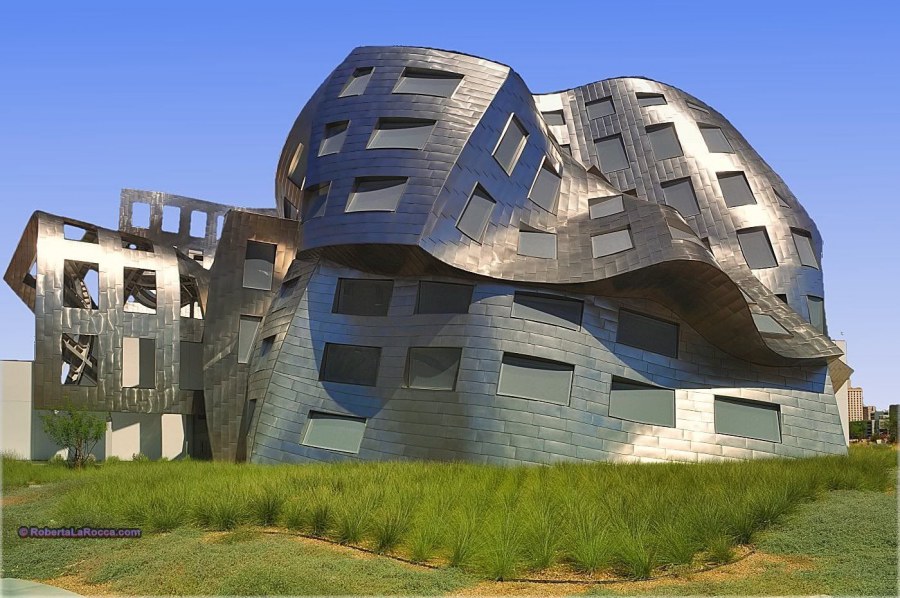 Асимметрия в архитектуре