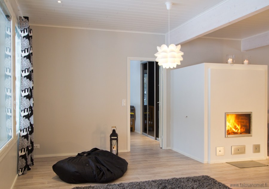 Гостиная с голубыми стенами