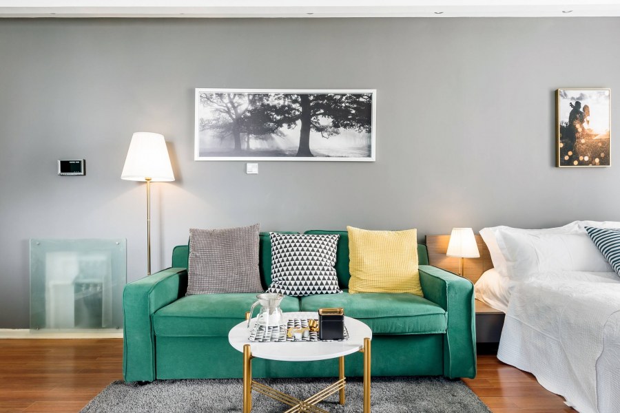 Однотонные стены в интерьере