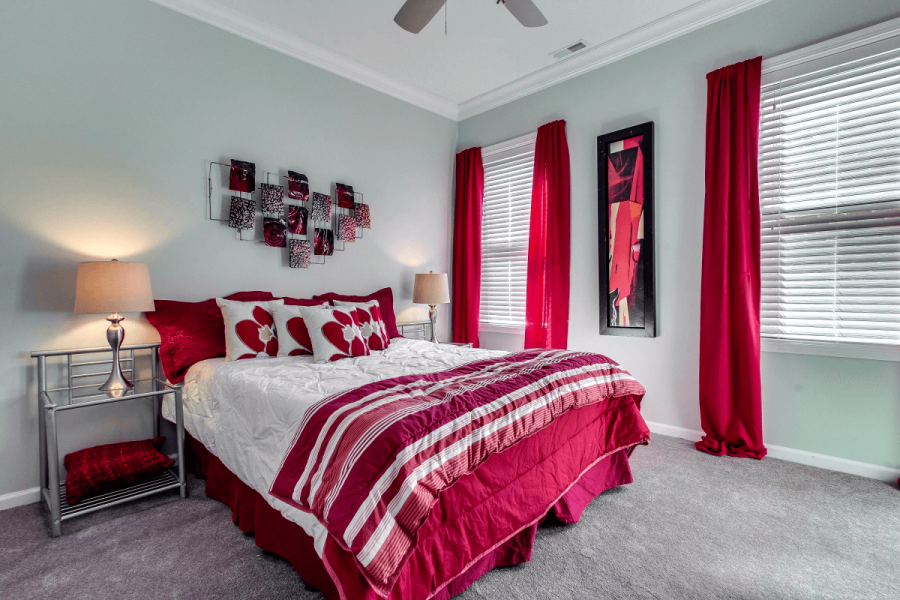 Красно белая спальня