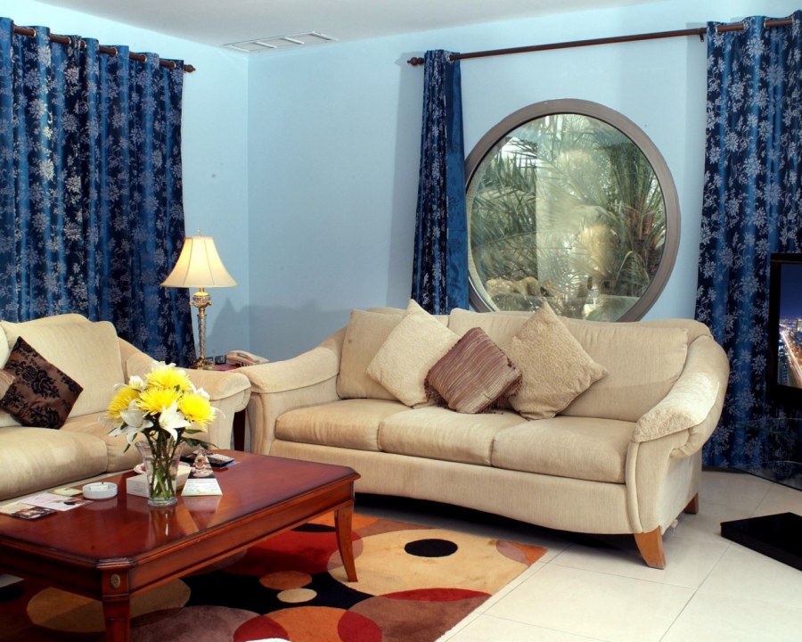 Шторы в цвет дивана