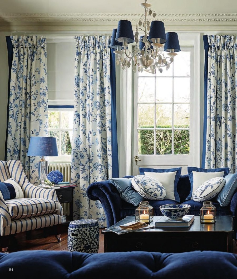 Синие шторы в интерьере