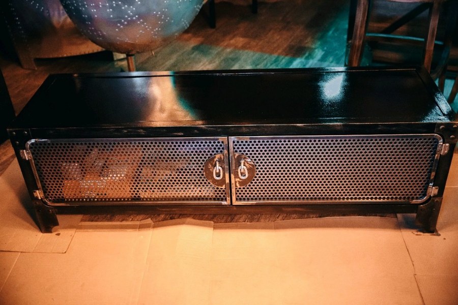 Тумба из металлической сетки