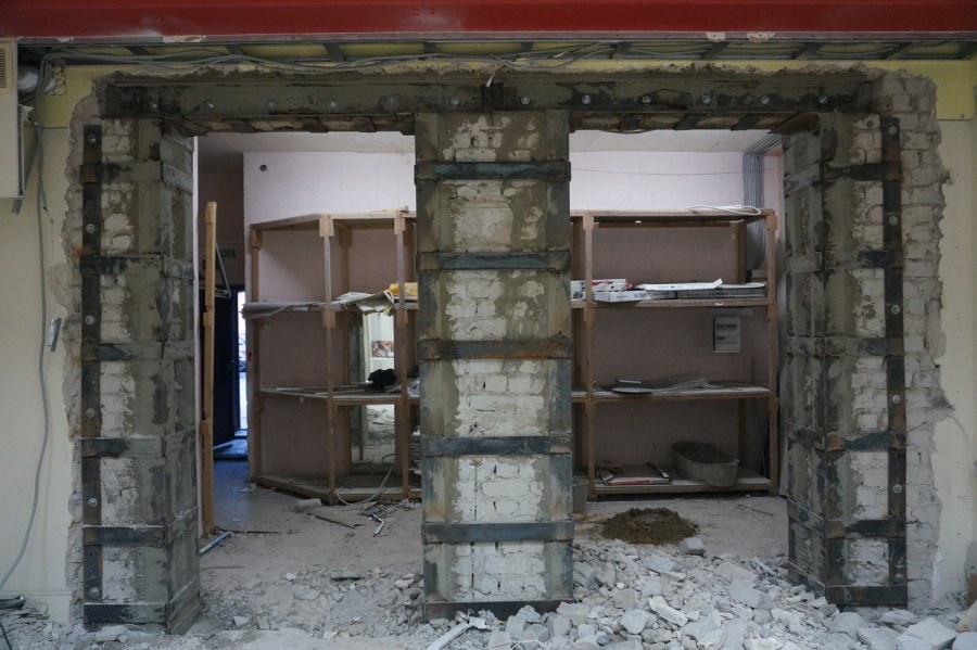 Проем в стене