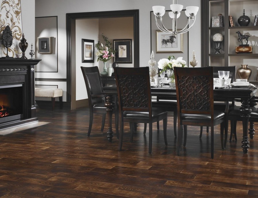 Коричневый пол в интерьере