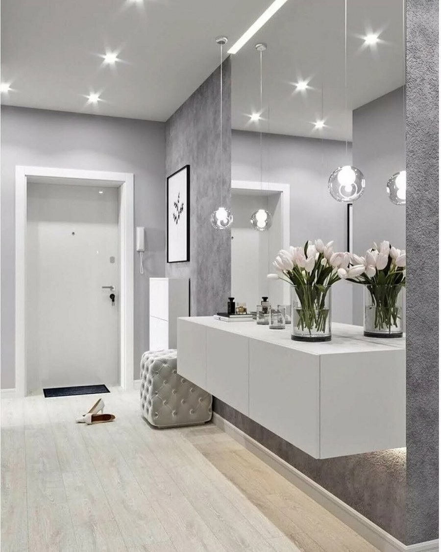 Серо белая прихожая