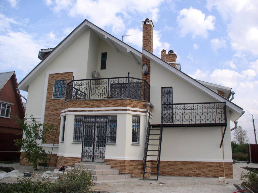 Оштукатуренный дом