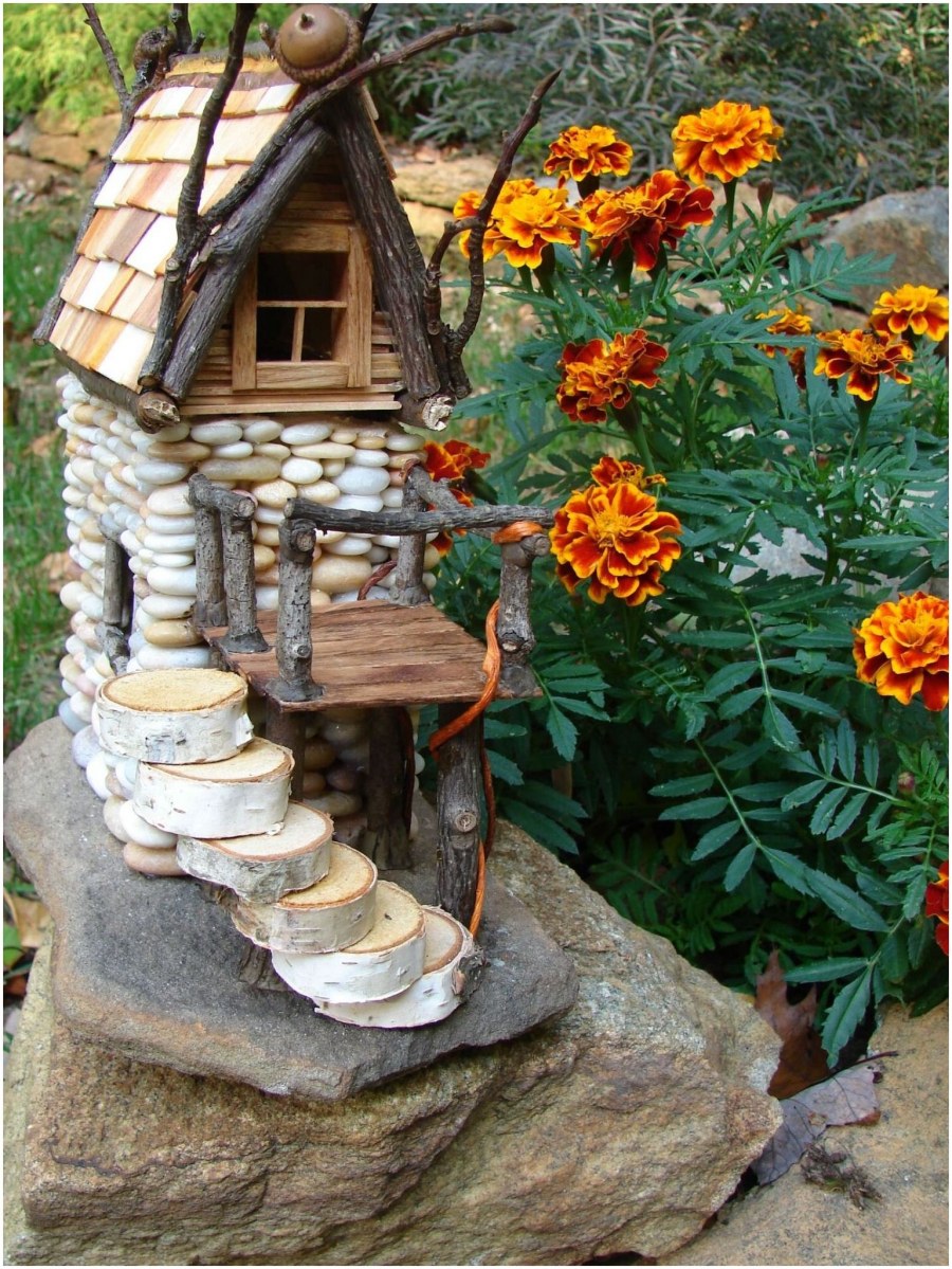 Декоративный домик для сада