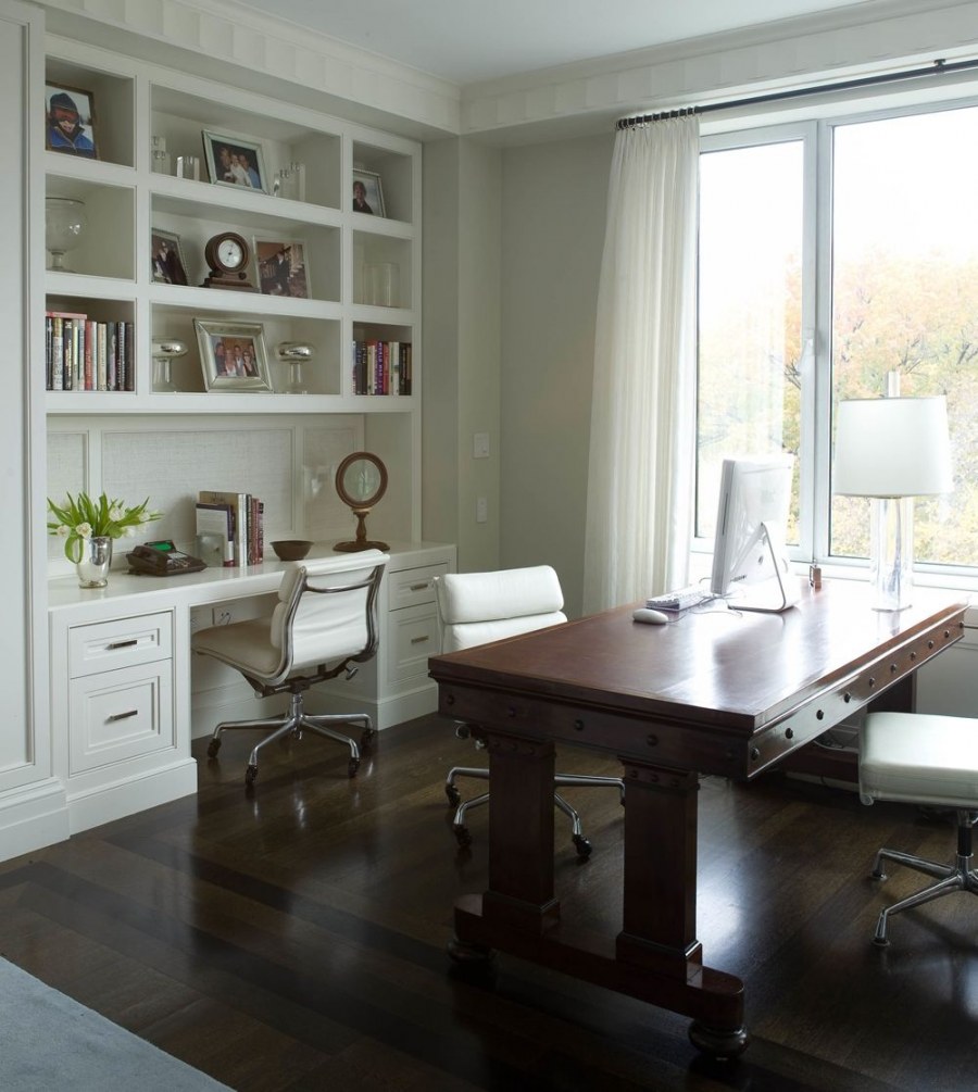 Интерьер кабинета в белом цвете