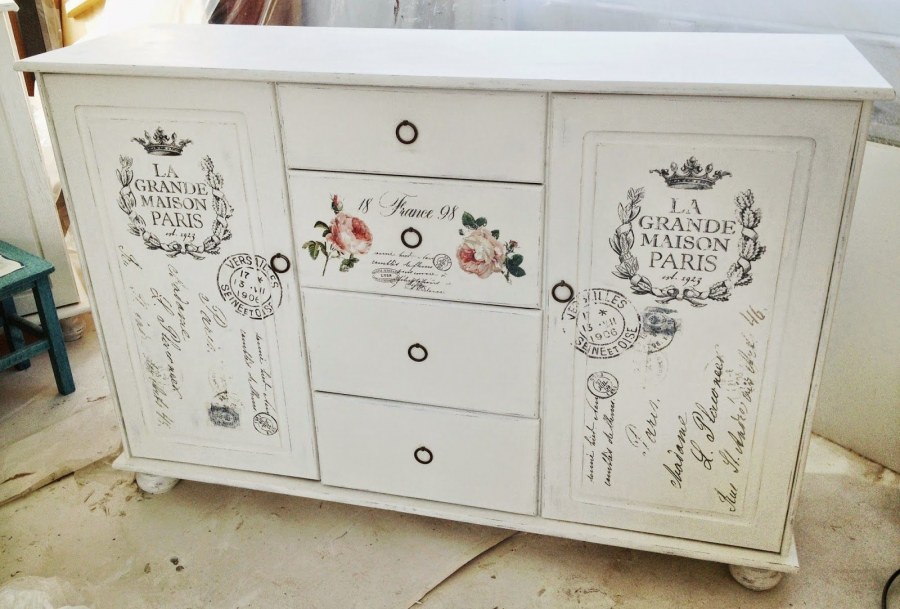 Надписи на мебели в стиле Прованс