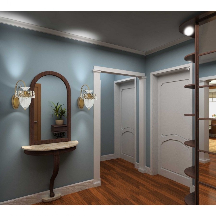 Синяя дверь в прихожей