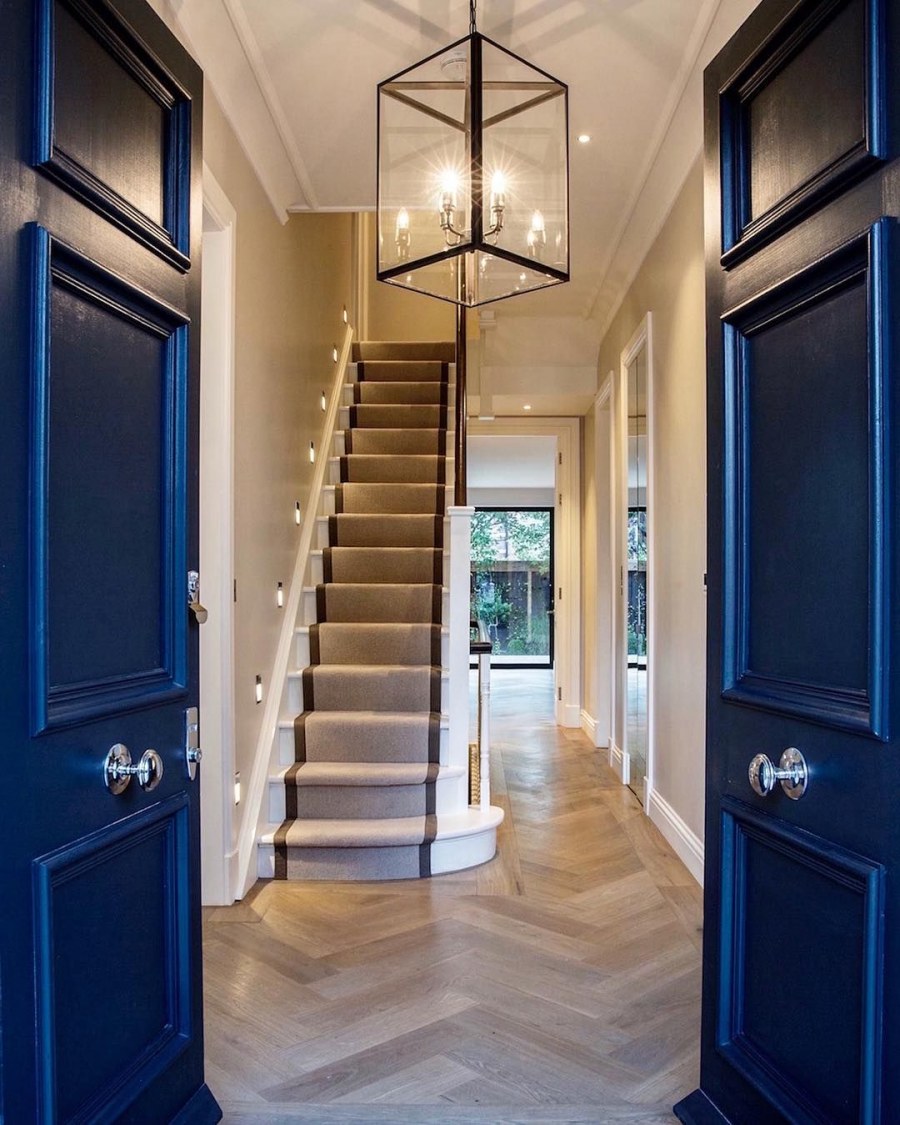 Темно синяя ванна