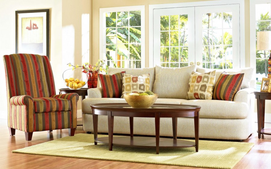 Мебель разного цвета в интерьере гостиной