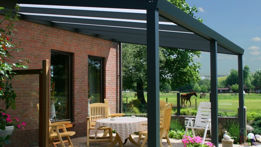 Веранда с прозрачной крышей