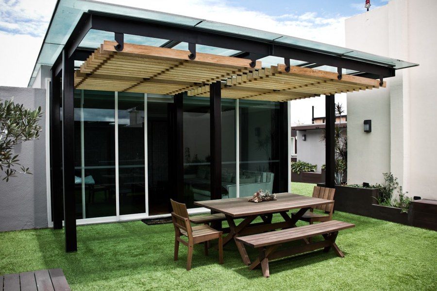 Пергола над патио