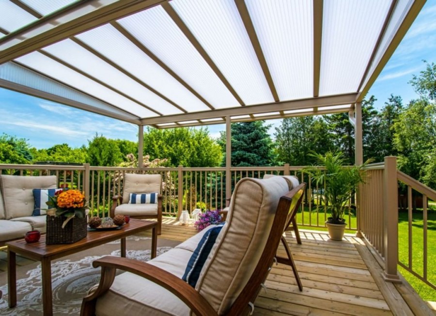 Веранда с прозрачной крышей