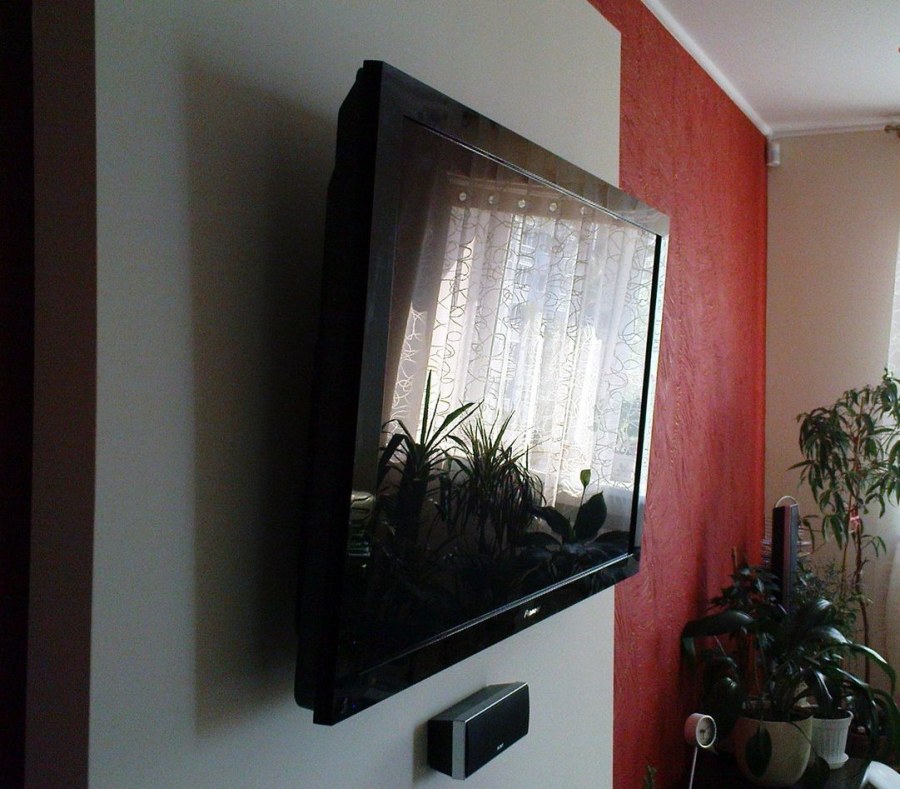 Плоский телевизор на стену