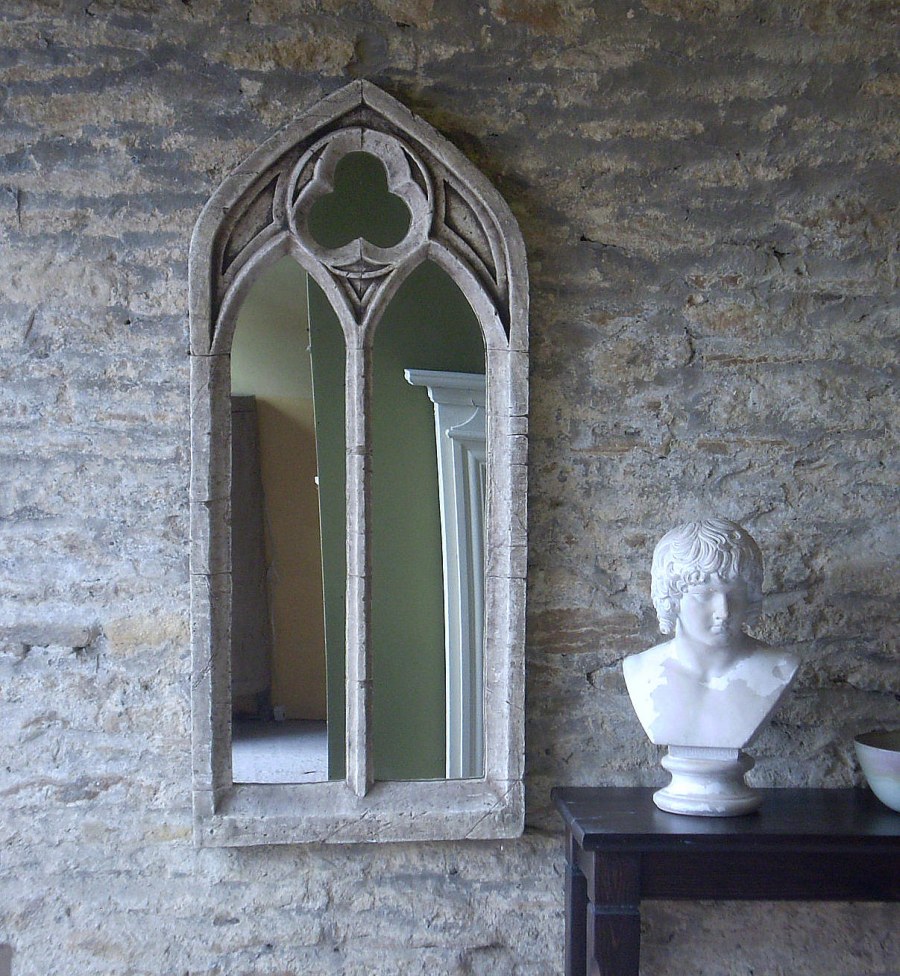 Зеркало в стиле Готика