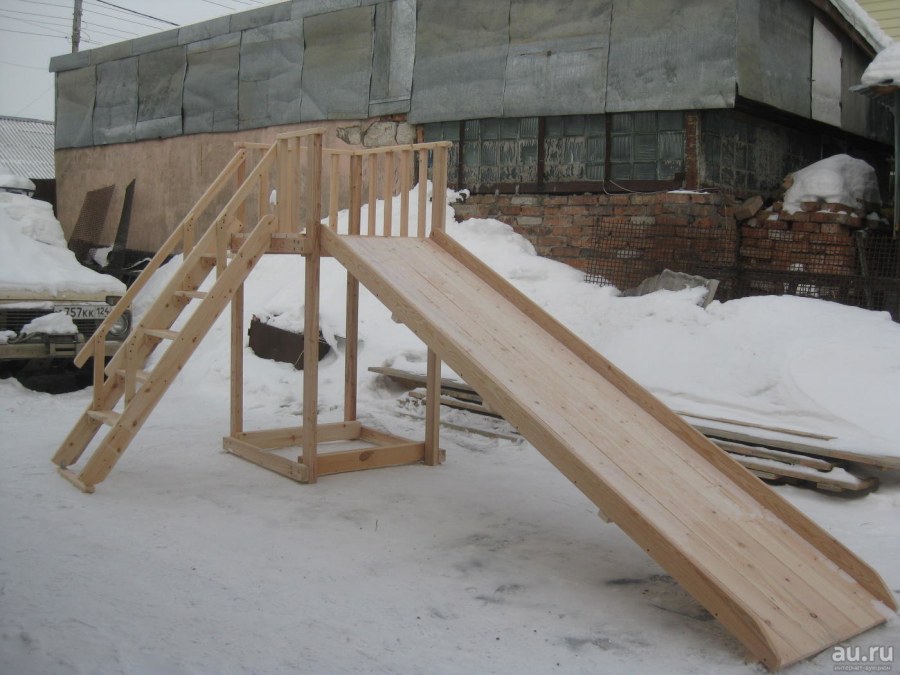 Горка деревянная для зимнего катания