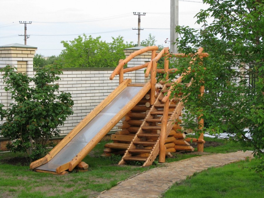 Детские горки из дерева