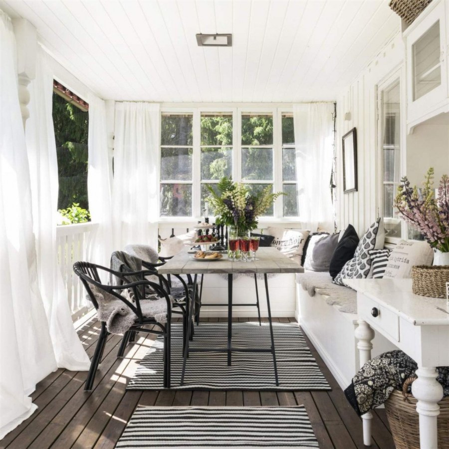 Веранда белого цвета