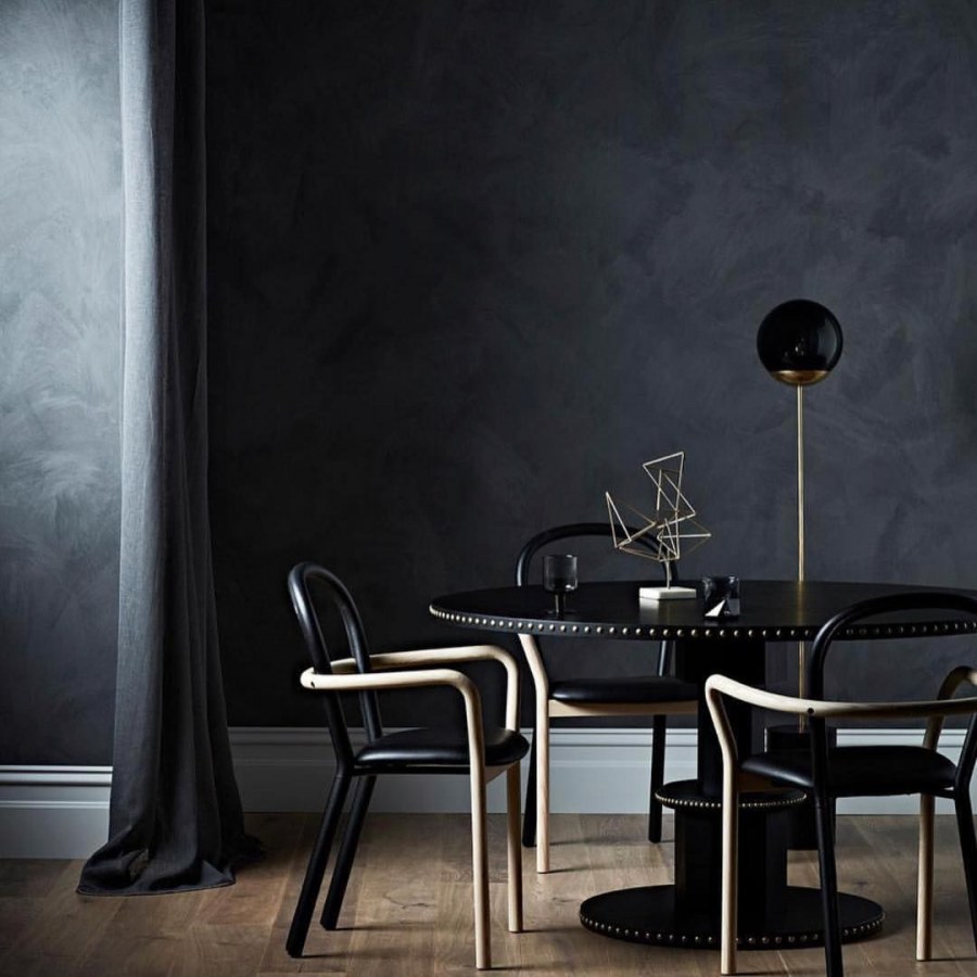 Темная стена