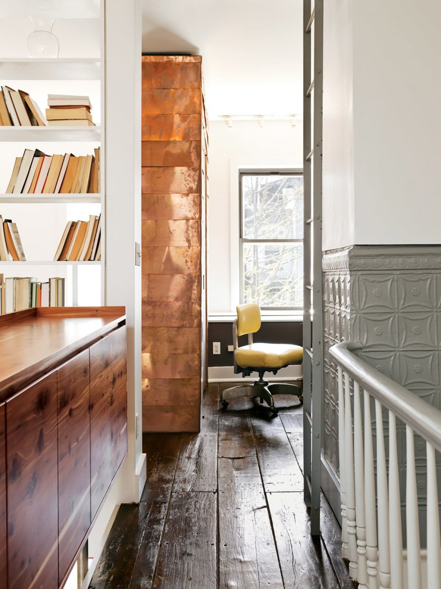 Медная стена в интерьере