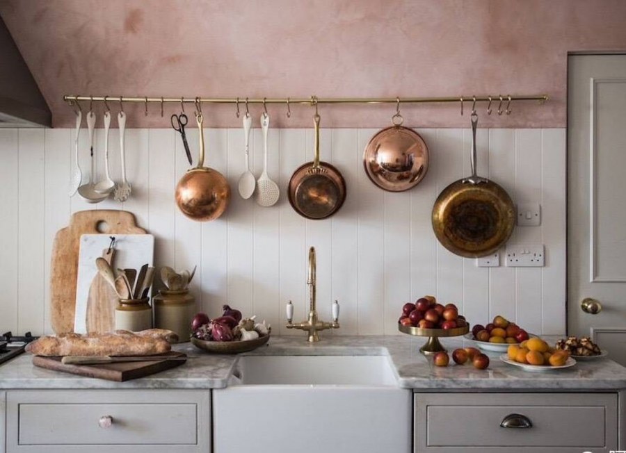 Медные рейлинги для кухни
