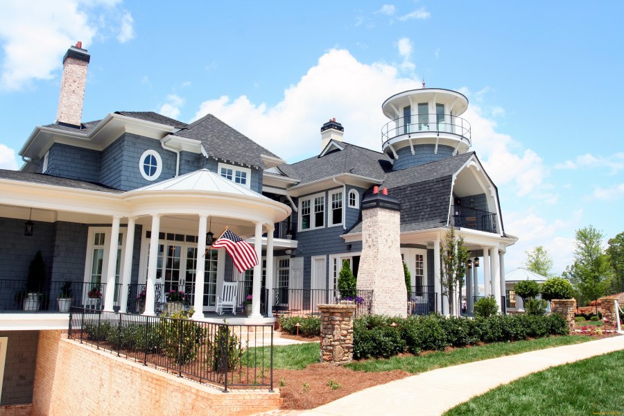 Красивые двухэтажные особняки