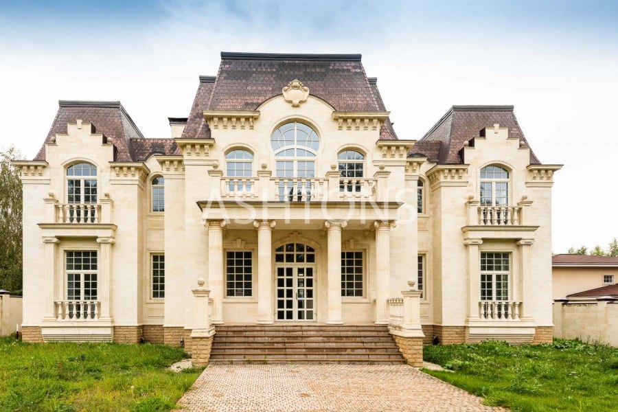 Особняк на Рублевке в стиле замка