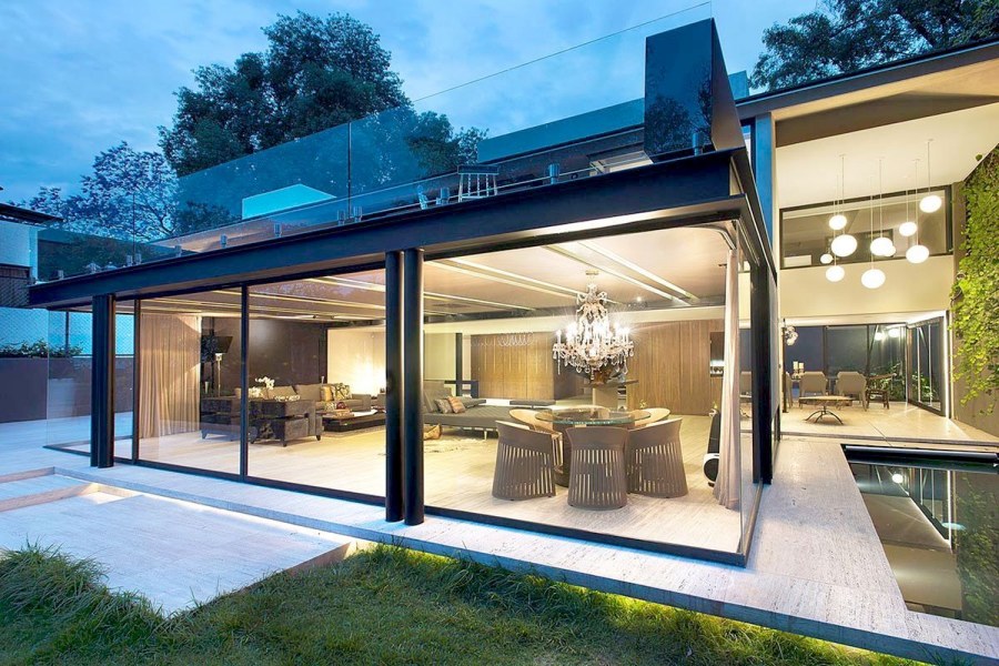 Современный стеклянный дом