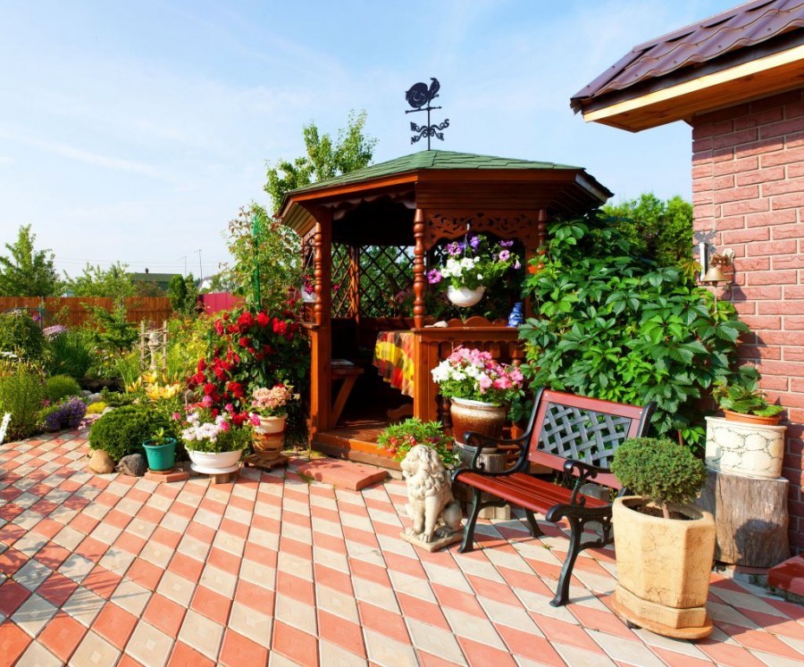 Ландшафт вокруг беседки