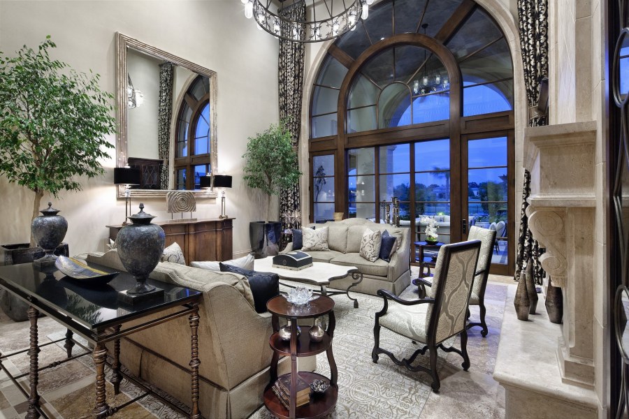 Интерьер особняк в средиземноморском стиле