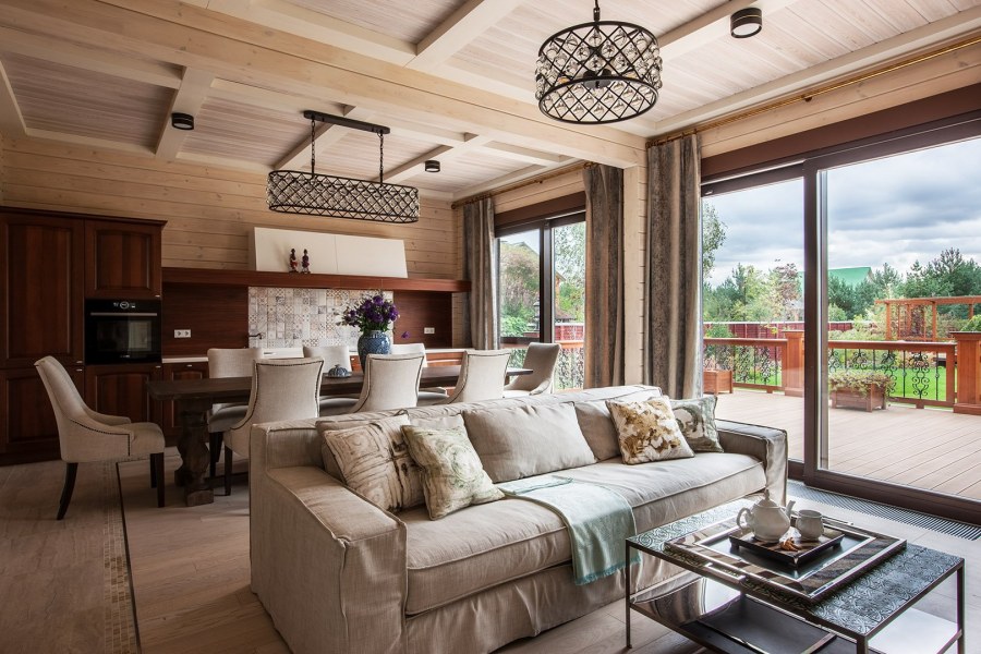 Деревянный дом в классическом стиле