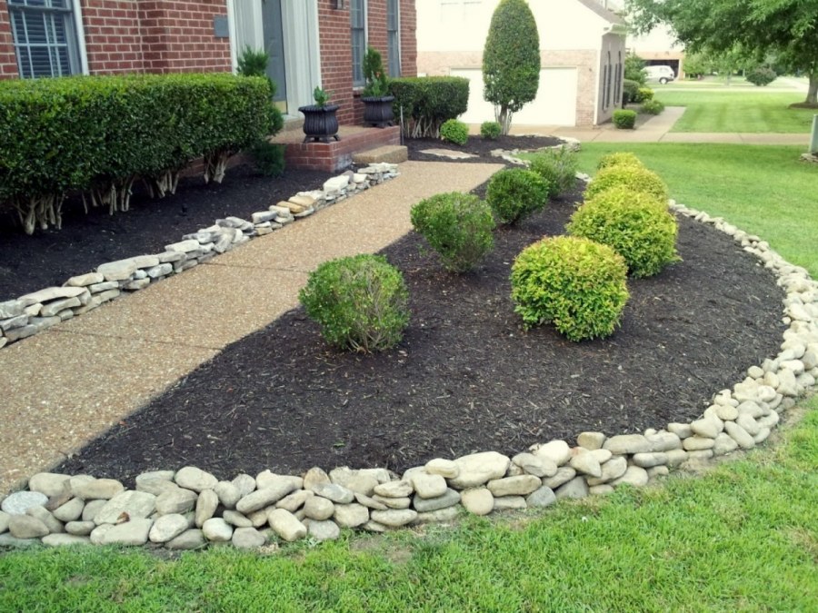 Клумба из камней